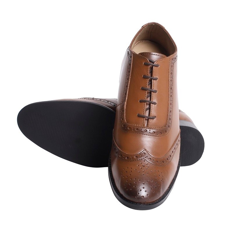 Brown men's brogue lace-ups with a hidden heel - Image 4